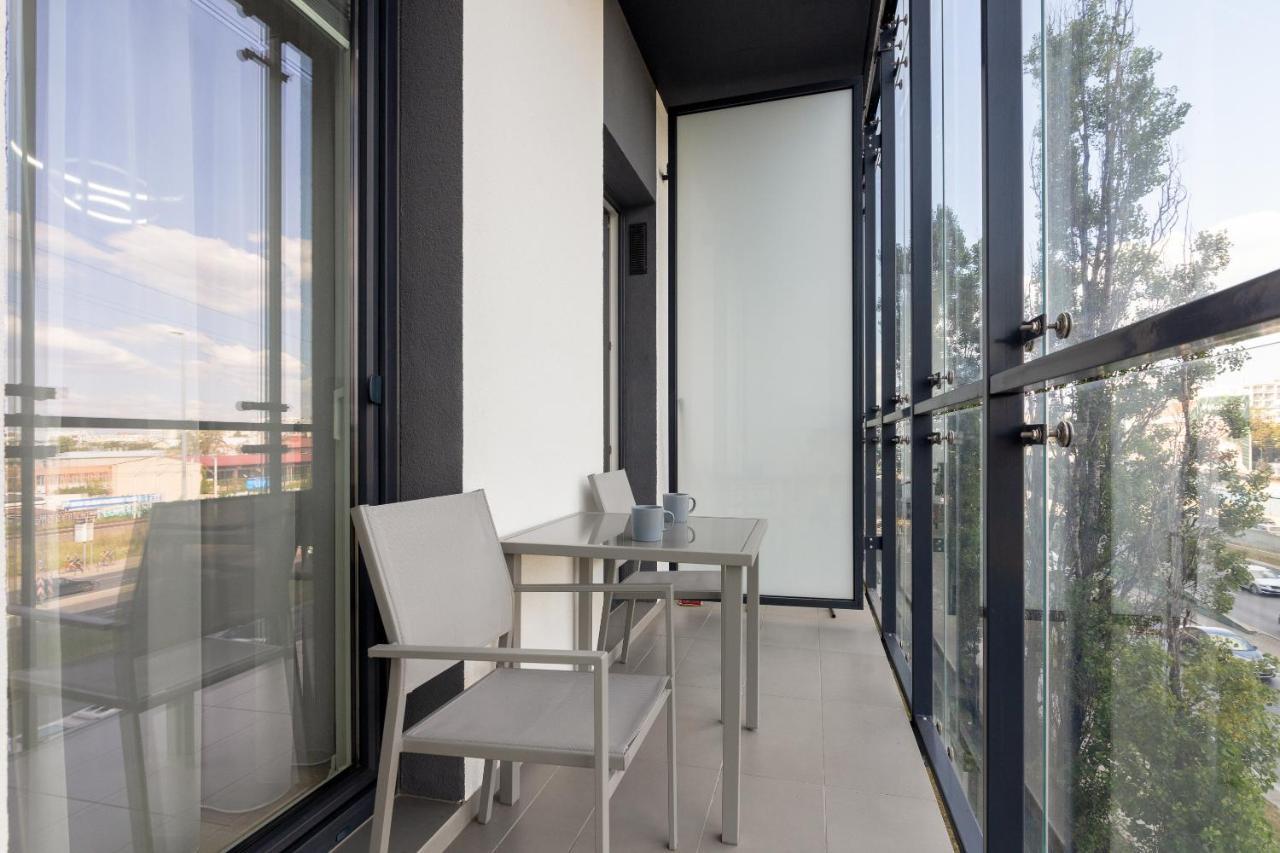 Yellow Sunset Studio Apartment Warschau
